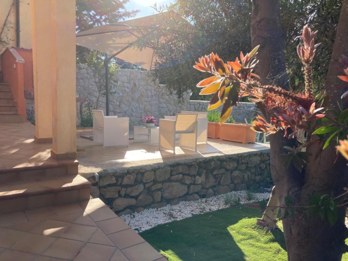 Villa Le Bougainvillea La Maddalena  Exterior foto