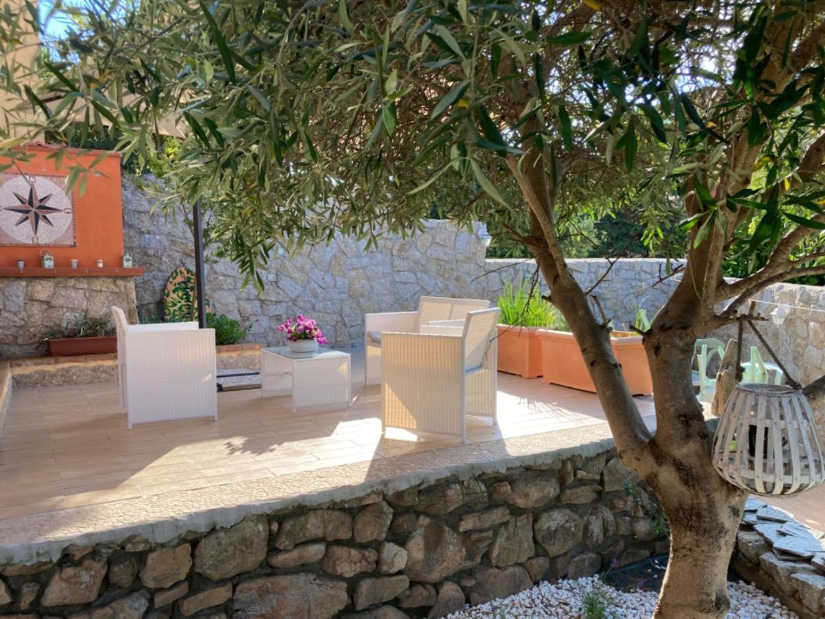 Villa Le Bougainvillea La Maddalena  Exterior foto