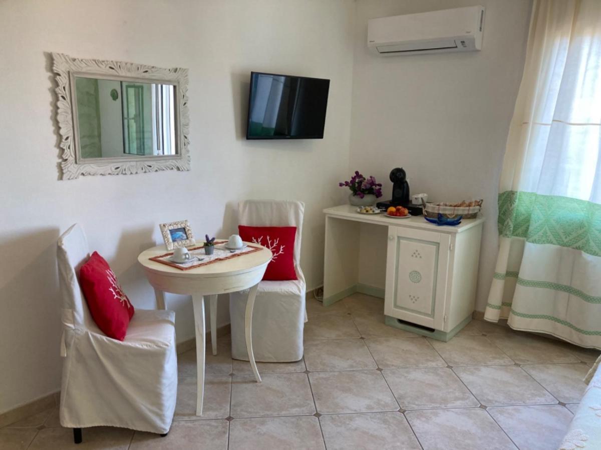 Villa Le Bougainvillea La Maddalena  Exterior foto