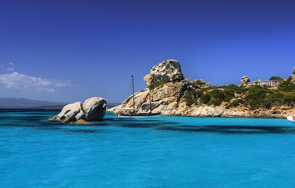Villa Le Bougainvillea La Maddalena  Exterior foto