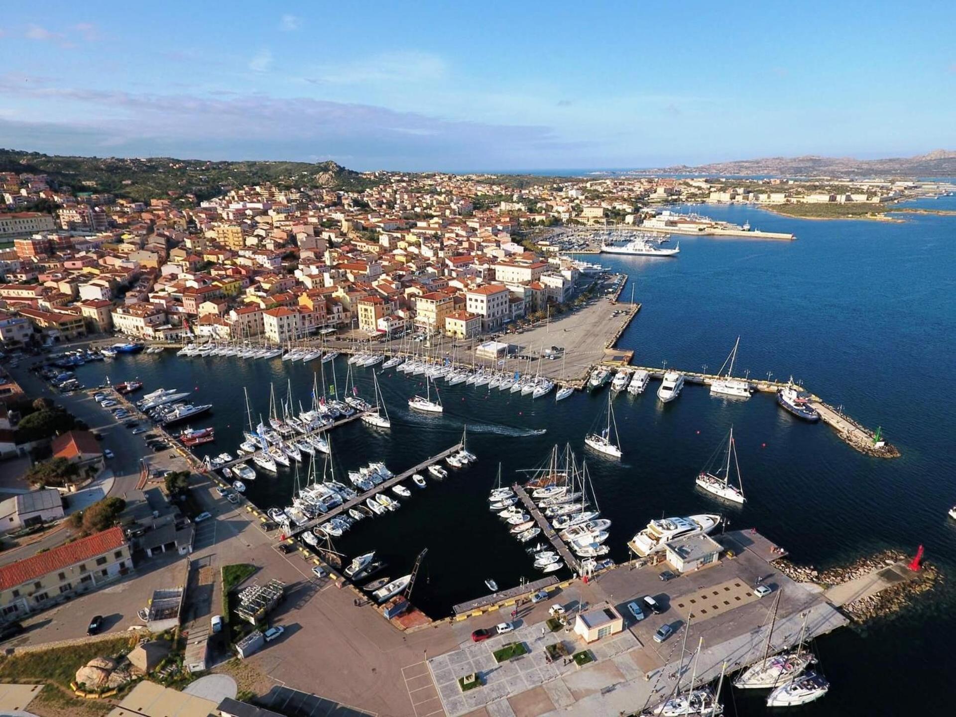 Villa Le Bougainvillea La Maddalena  Exterior foto